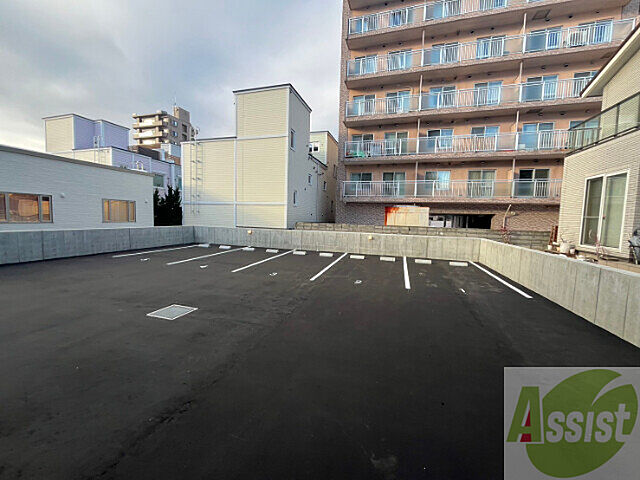 28 / 37
