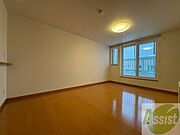 木目のフローリングは落ち着きのある印象のお部屋になりますね。