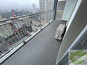 バルコニーです。洗濯物を干したり一息ついたりできますね！