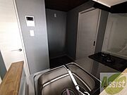 キッチン奥には冷蔵庫を置けるスペースがありますね。