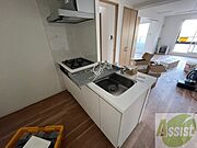 キッチン周りは意外と物が多いので棚があるといいですね。