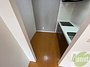 キッチン後ろには冷蔵庫を置けるスペースがありますね。