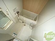 バスルームは狭すぎず、シャワーも浴びやすそうです。