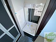 大きくて使いやすそうな独立洗面台になっています。