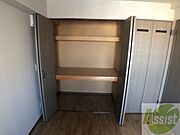 クローゼットは奥行きもあり、荷物が多い方でも安心です。
