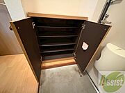 シューズボックスもなかなかの大容量！傘や掃除用具も入りそう。