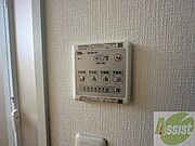 浴室乾燥機です。これで湿気の多い時期の洗濯物もすぐに乾きます