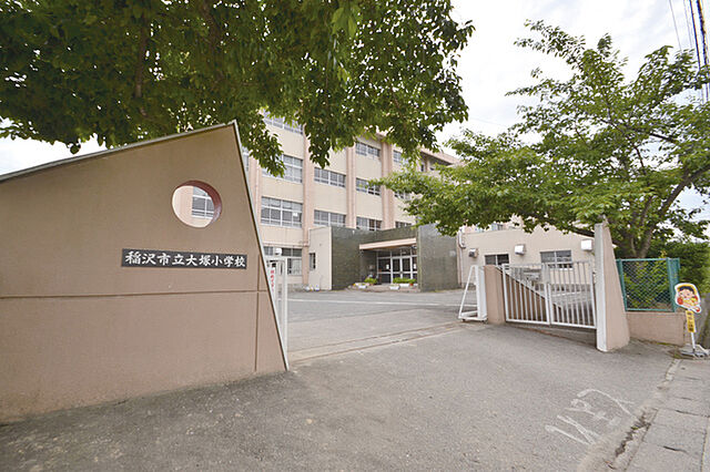 小学校「稲沢市立大塚小学校まで900ｍ」