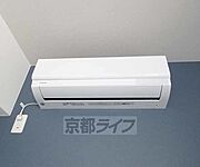 各部屋にエアコンついてます・