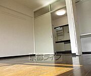 広々とした部屋です。