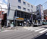 ファミリーマートＴＳＵＴＡＹＡ桃山店まで350m 伏見桃山駅前のＴＳＵＴＡＹＡの一階です。大手筋商店街もすぐ目の前