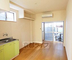 Ｃａｒｌ　Ｖｉｌｌａ　茶山 201 2階ワンルームのリビング/ダイニング