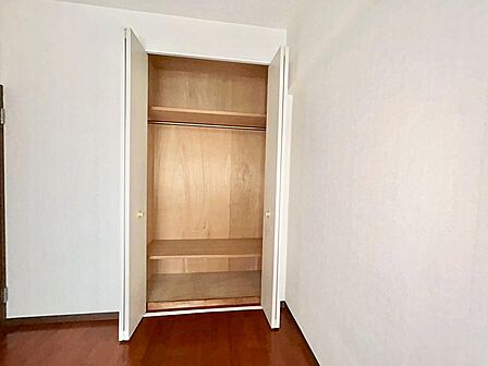北側洋室の収納♪全居室収納付きでお部屋が広くお使いいただけます♪