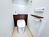 トイレ：【Toilet-トイレ-】  いつも清潔なスペースであってほしいのが毎日使うトイレです。掃除がしやすいのはもちろん、落ち着けるスペースとして機能することも大切です。