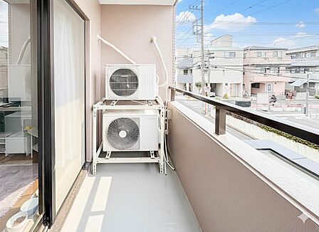 【バルコニー】 バルコニーから差し込む陽光・通風は、住環境・快適性と共に有り続ける貴重な「財産」です。※CG加工にて晴れにしてます。