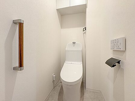 【トイレ】トイレ・ウォシュレット付。快適で衛生的な洗浄機能付温水シャワートイレです。