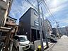 外観：【現地】陽あたりの良さは必須条件。家族の温かさと陽光の暖かさ、楽しい毎日と明るい未来を予感させる。