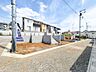 外観：【現地外観】家族の温かさと陽光の暖かさ、楽しい毎日と明るい未来を予感させる「空間が織り成すひとつ先の住み心地」を演出します。