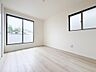 寝室：【寝室6帖】シンプルな内装はおしゃれのポイントです。シンプルは華美より飽きがこないからです。色や模様でおしゃれ感をだす。それがシンプルイズビューティーです。