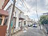 外観：【前面道路4ｍ】車の通行が少ないので、静かな住環境を維持することができます。