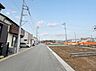 外観：【前面道路、公道4m】車の通行が少ないので、静かな住環境を維持することができます。