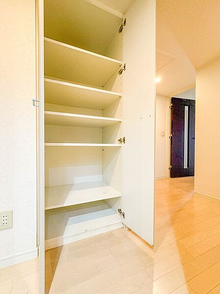 【廊下収納】充実した生活は伸びやかな居室空間から始まります。快適に・伸びやかに。心の潤いを求める方々へ。