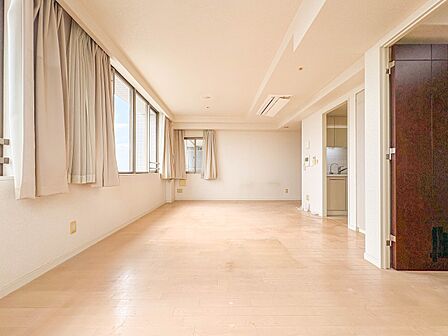 【LDK18.6帖】大きめのテーブル、ソファも置くことができるリビングダイニング