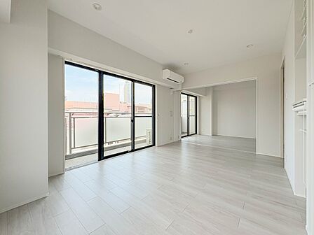 【LDK11.4帖】整然とした空間演出、快適な理想の暮らしの実現は家のみの拘りではなく、そこで暮らす方々にとって素敵な環境であることも挙げられると思います。四季折々の変化が奏でる鼓動を楽しん…