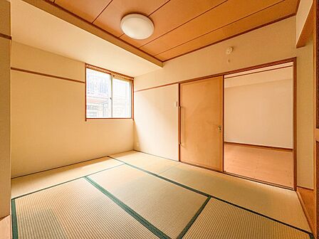【和室6帖】和室を上手に活用すると暮らし方の幅が広がります。例えば普段は開け放して、子供の小さいうちはお昼寝や遊びのスペースに。畳はソフトなので転んでもケガをしにくく安心です。