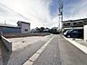 外観：【前面道路】車の通行が少ないので、静かな住環境を維持することができます。