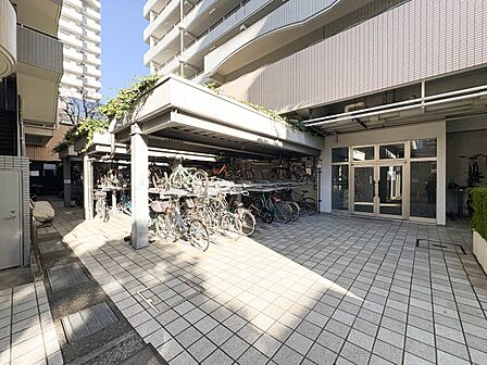 【駐輪場】駐輪場があると自転車を自由に出し入れ出来るので便利。