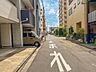 外観：【前面道路】車の通行が少ないので、静かな住環境を維持することができます。