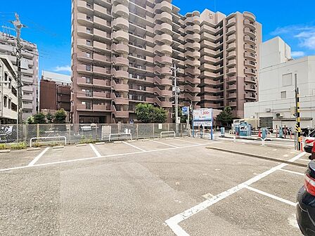 【現地外観】こちらの物件が少しでも気になるようでしたら、お気軽にお問合せください。人生でいちばん大きなお買い物ですので、ゆっくりご見学ください。※青空はイメージです。