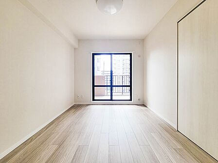【眺望】少し優雅に、眺望の良い部屋で新生活をしてみませんか?眺望や窓からの景色が良いと、家で過ごす時間も快適です。