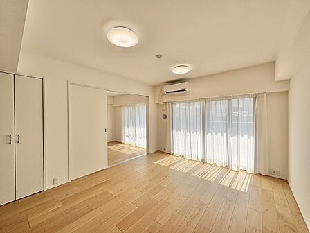 【リビングダイニング】内装もいたってシンプル。家事や趣味、子育てにも集中。