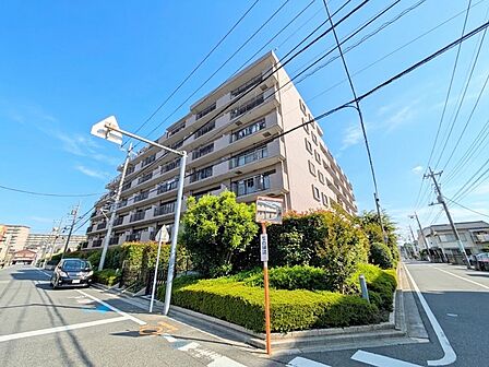 【外観】こちらの物件に少しでもご興味がありましたら、お気軽にお電話下さい。ネット上で「見えない物」「わからない事」でも、実際にご見学いただくことで、手に取るようにおわかりいただけるはずです。…