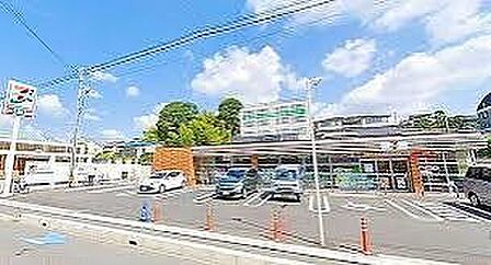 コンビニ 317m セブンイレブンさいたま根岸1丁目店(セブンイレブンは近くて便利を掲げています。近くとは、心の近さ。便利とはモノが期待以上の品質でお客さまに届くこと。セブン銀行など新しいサ…