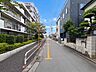 外観：【前面道路】車の通行が少ないので、静かな住環境を維持することができます。
