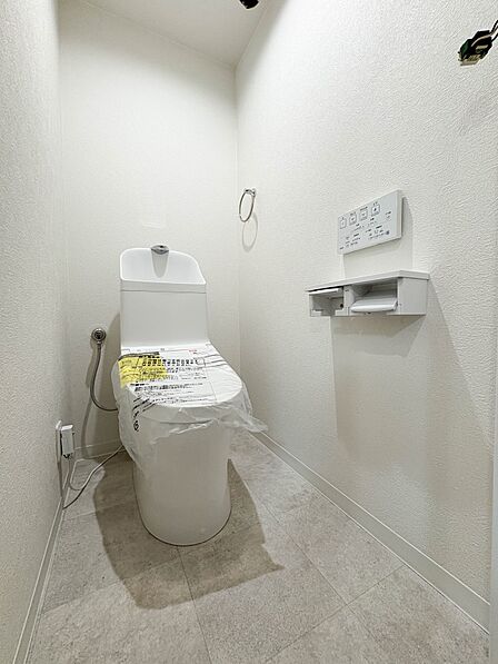 トイレ・ウォシュレット付。快適で衛生的なトイレです。