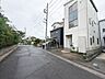 外観：【前面道路】車の通行が少ないので、静かな住環境を維持することができます。