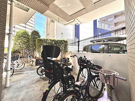 【駐輪場】駐輪場があると自転車を自由に出し入れ出来るので便利。