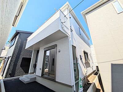 外観:【外観】家族の温かさと陽光の暖かさ、楽しい毎日と明るい未来を予感させる「空間が織り成すひとつ先の住み心地」を演出します。 外観:【外観】家族の温かさと陽光の暖かさ、楽しい毎日と明るい未来を予感させる「空間が織り成すひとつ先の住み心地」を演出します。