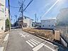 外観：【前面道路】車の通行が少ないので、静かな住環境を維持することができます。