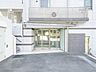 玄関：【オートロック】オートロックの最大のメリットは、訪問営業や勧誘を断りやすいこと。玄関前までセールスが来ないため、しつこくされ困ることがありません。住人と関係者しか入れない環境は安心感がありま…