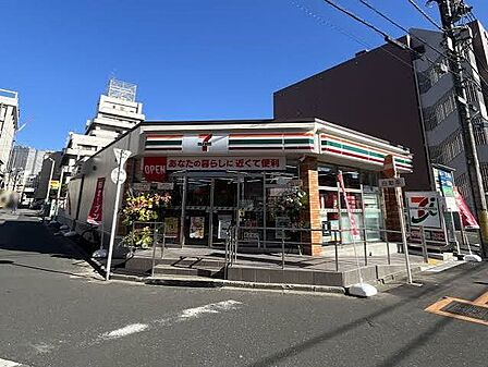 コンビニ 160m セブンイレブン 川口並木3丁目店(セブンイレブンは近くて便利を掲げています。近くとは、心の近さ。便利とはモノが期待以上の品質でお客さまに届くこと。セブン銀行など新しいサー…
