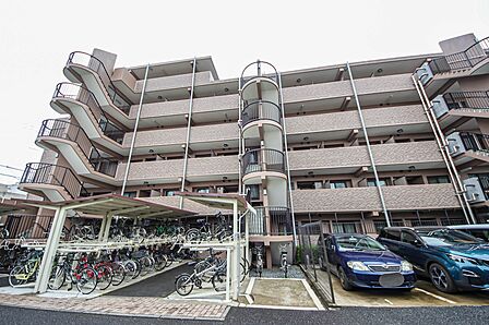 【ひとつ先の住み心地】家族の温かさと陽光の暖かさ、楽しい毎日と明るい未来を予感させる「空間が織り成すひとつ先の住み心地」を演出します。