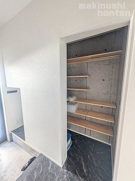 玄関を拡大表示
