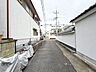 外観：上物付きの土地！まずは資料だけほしいという方も大歓迎！不動産のことなら創業40年以上の当社にぜひお任せください♪