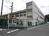 周辺：羽曳野市立高鷲小学校 徒歩12分。 890m