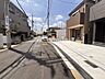 その他：駐車場は並列で2台分！前面道路は幅員が6ｍと広々！運転が苦手な方でも安心♪前面道路との高低差もございませので出し入れがスムーズ！